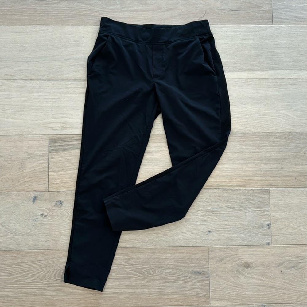 ATHLETA - lightweight travel pants- size 6
